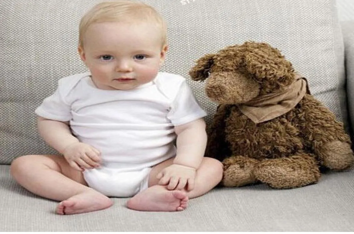Baby Rompers Suit Summer Infant Triangle Romper Oneies 100 Bawełniane dzieci z krótkim rękawem Ubranie chłopca dziewczyna czyste białe pełne rozmiary IN6755624
