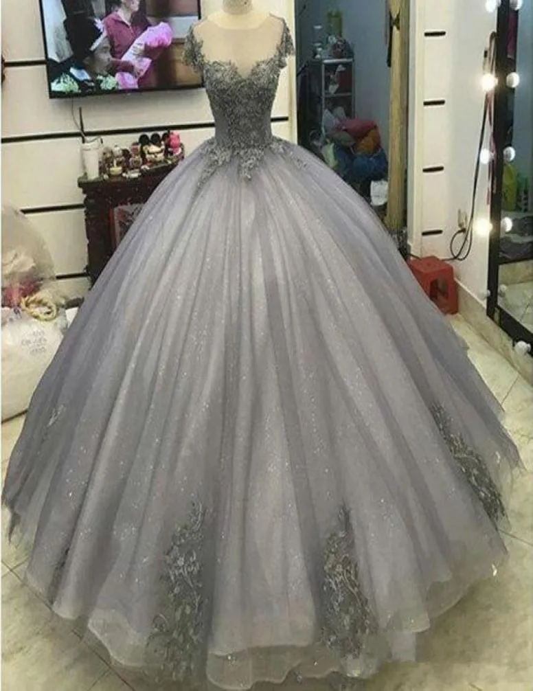 2019 Elegancka srebrna suknia balowa organza sukienki Quinceanera Sweet Sweet 16 -letnia suknia balowa Vestidos de 15 anos QC13887619716