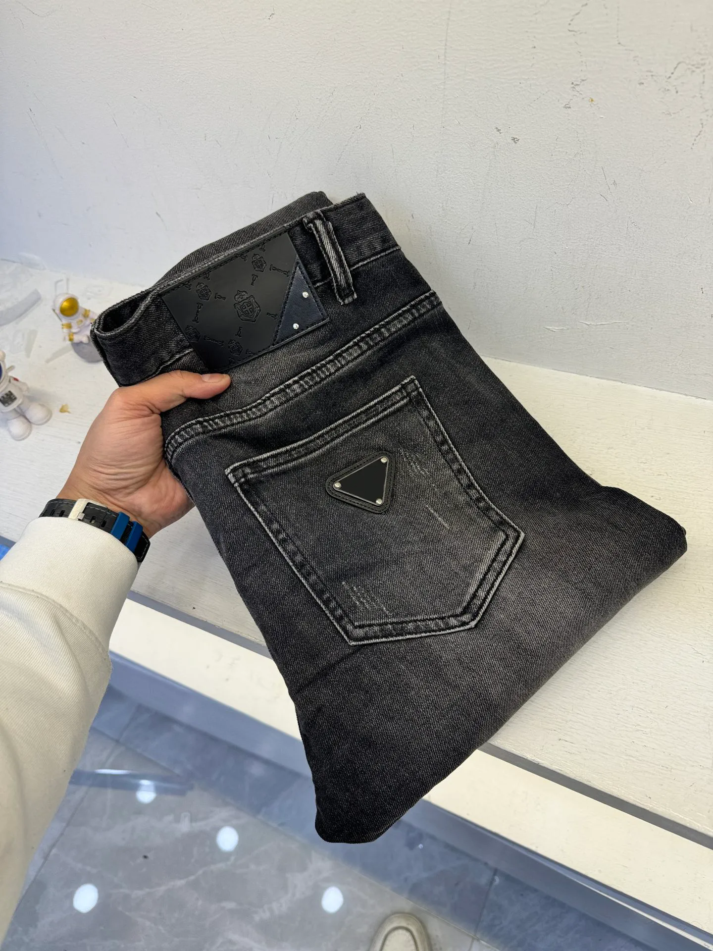 Новейшие весенние и летние мужские джинсы, высококачественные джинсы-карандаш из смешанного хлопка, элитные брендовые дизайнерские джинсы класса люкс