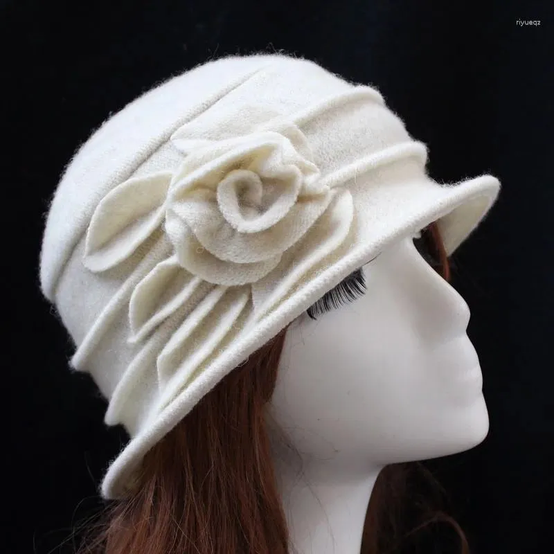 Basker medelålders kvinnor fedora hatt blommor ull mamma hatt höst vinter kupol diskett varm mössa