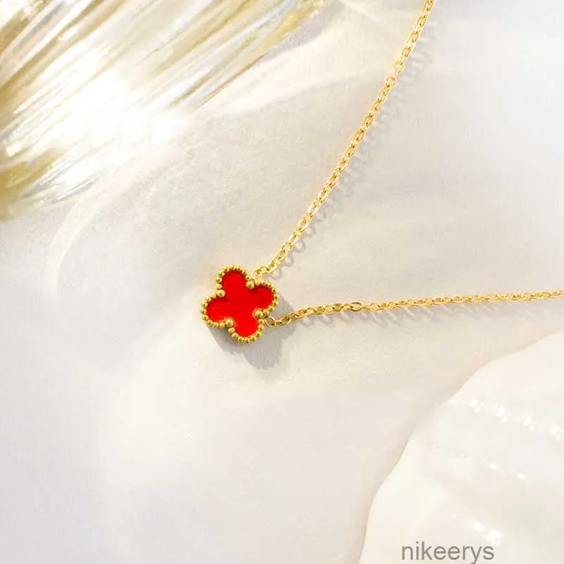 18k Gold Plated Necklaces Luxury Designer Necklace Flowers Four-leaf Clover Cleef Fashional Pendant Wedding Party Jewelry No Box Q2F5