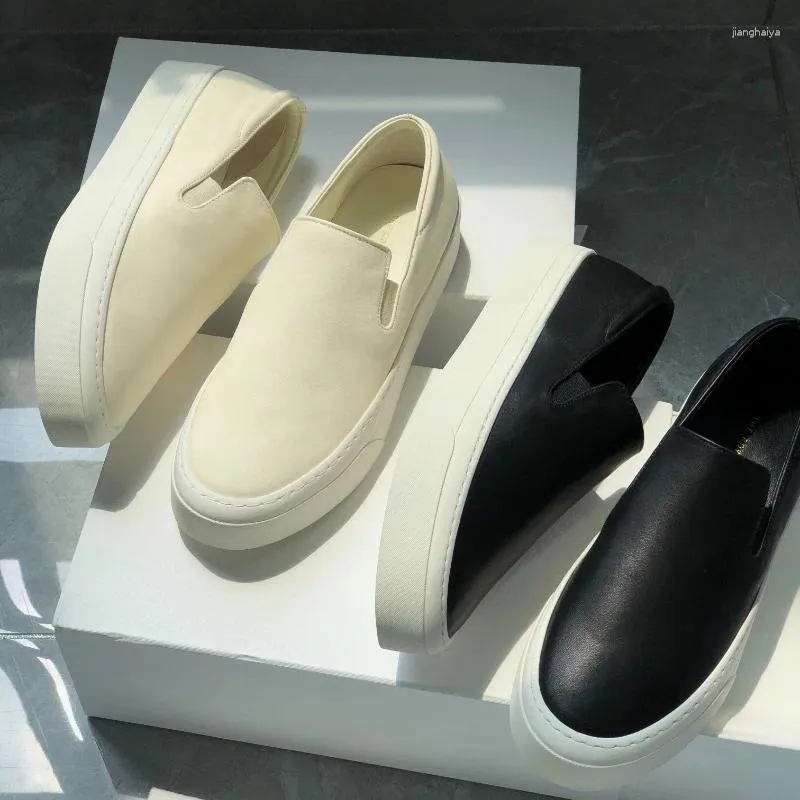 Повседневная обувь высокого класса, осень 2024, удобный верх, гибкая резиновая подошва, черные кожаные белые кроссовки из телячьей кожи для женщин
