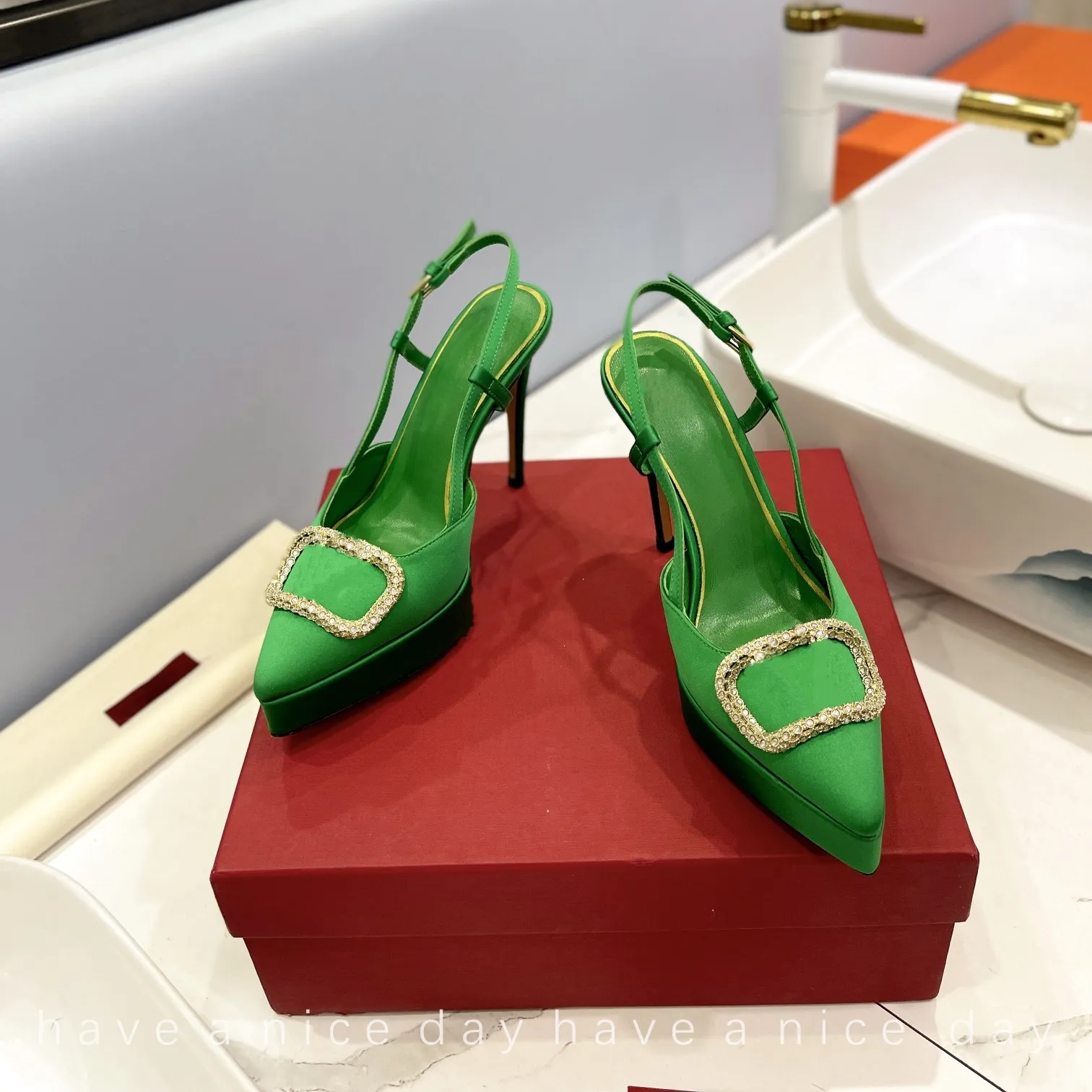 Mode sexy vert bout pointu sandales à bride arrière femmes été nouveau style luxe miroir qualité en cuir véritable robe de soirée de mariage chaussures avec boîte