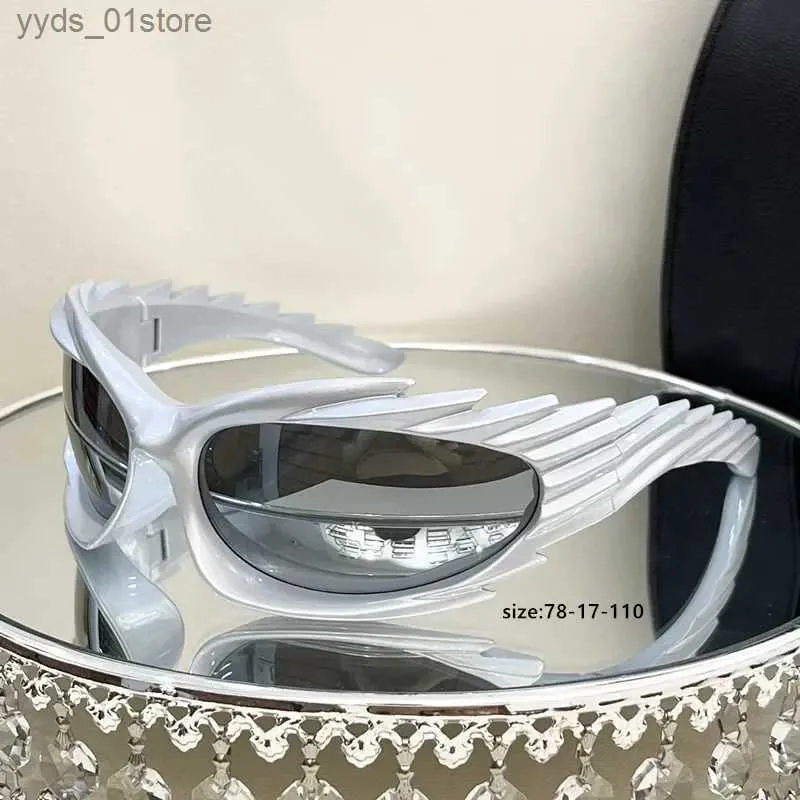 Solglasögon Hedge Shed Solglasögon för kvinnor Retro Luxury Brand Design Fashionable Hip-Hop Punk Surround Glasses For Men Y2K Sports S L240320