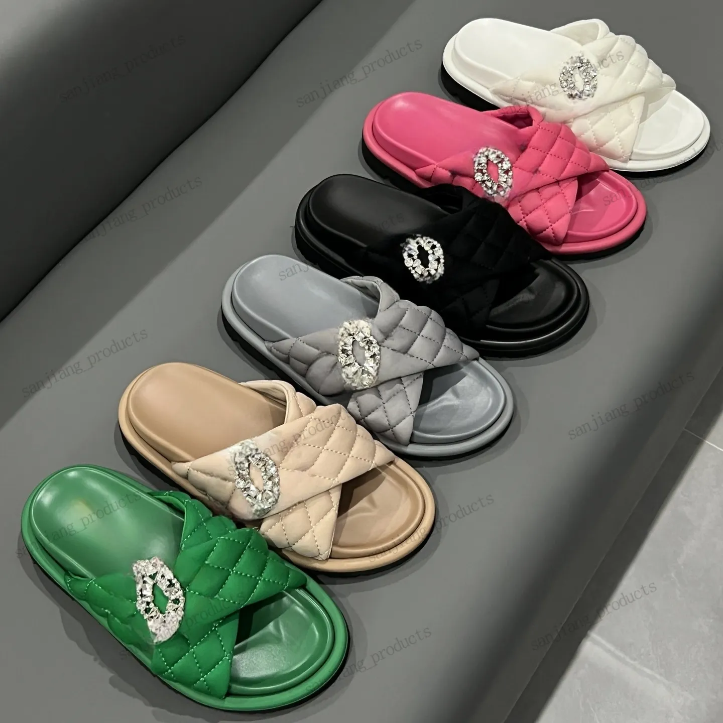 2024 Paris designer slippers 2C luxury brand plaid quilted slides anti-skid flat shoes Women's diamond big buckle sandles Home women's shoes Fashion designer sandals C