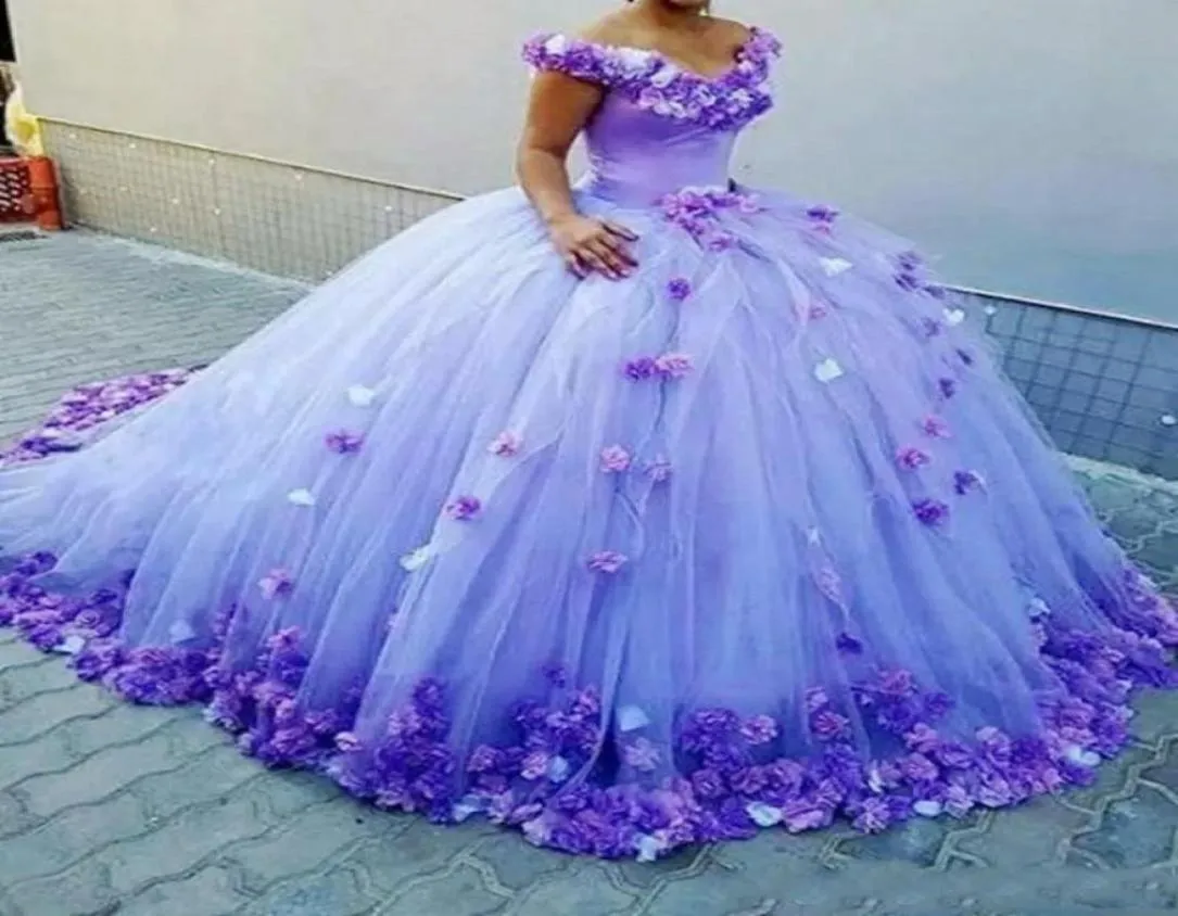 Robe de bal violette robes de Quinceanera avec des fleurs faites à la main sur l'épaule robe de mariée longue train à lacets dos robes formelles P1464748