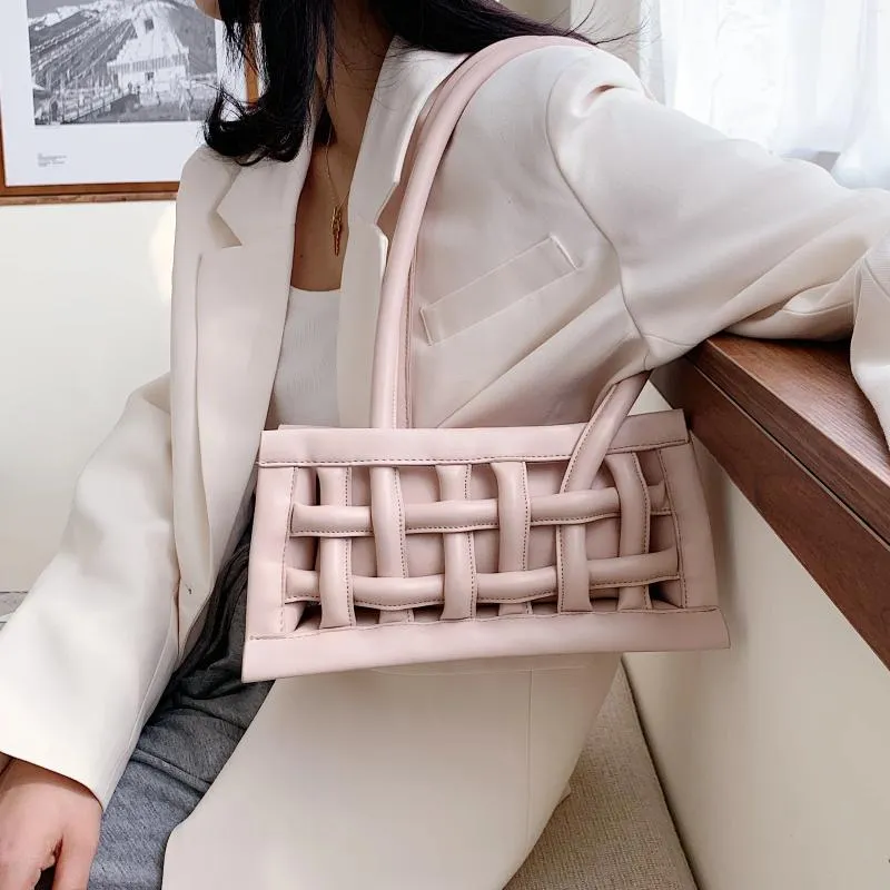 Omuz Çantaları 2024 Moda Bayanlar Büyük Kapasiteli Tote Çanta Hollow Thited Çanta Lüks Deri Dokuma Crossbody