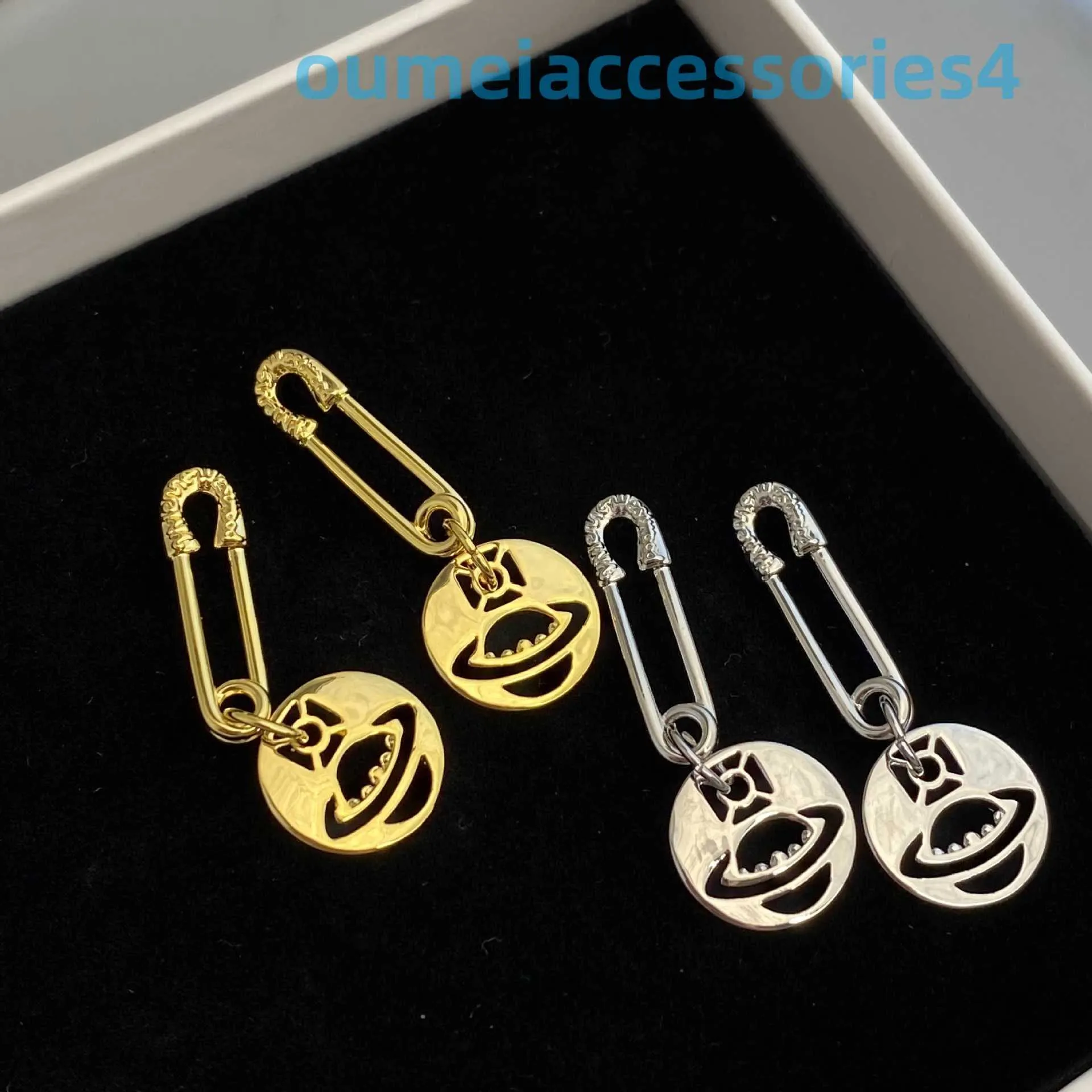 Designer Luxury Brand Jewelry Western Empress DowageRing Papper Clip Gold Silver Two Letters Pin Round Plack Color Orw Omensf