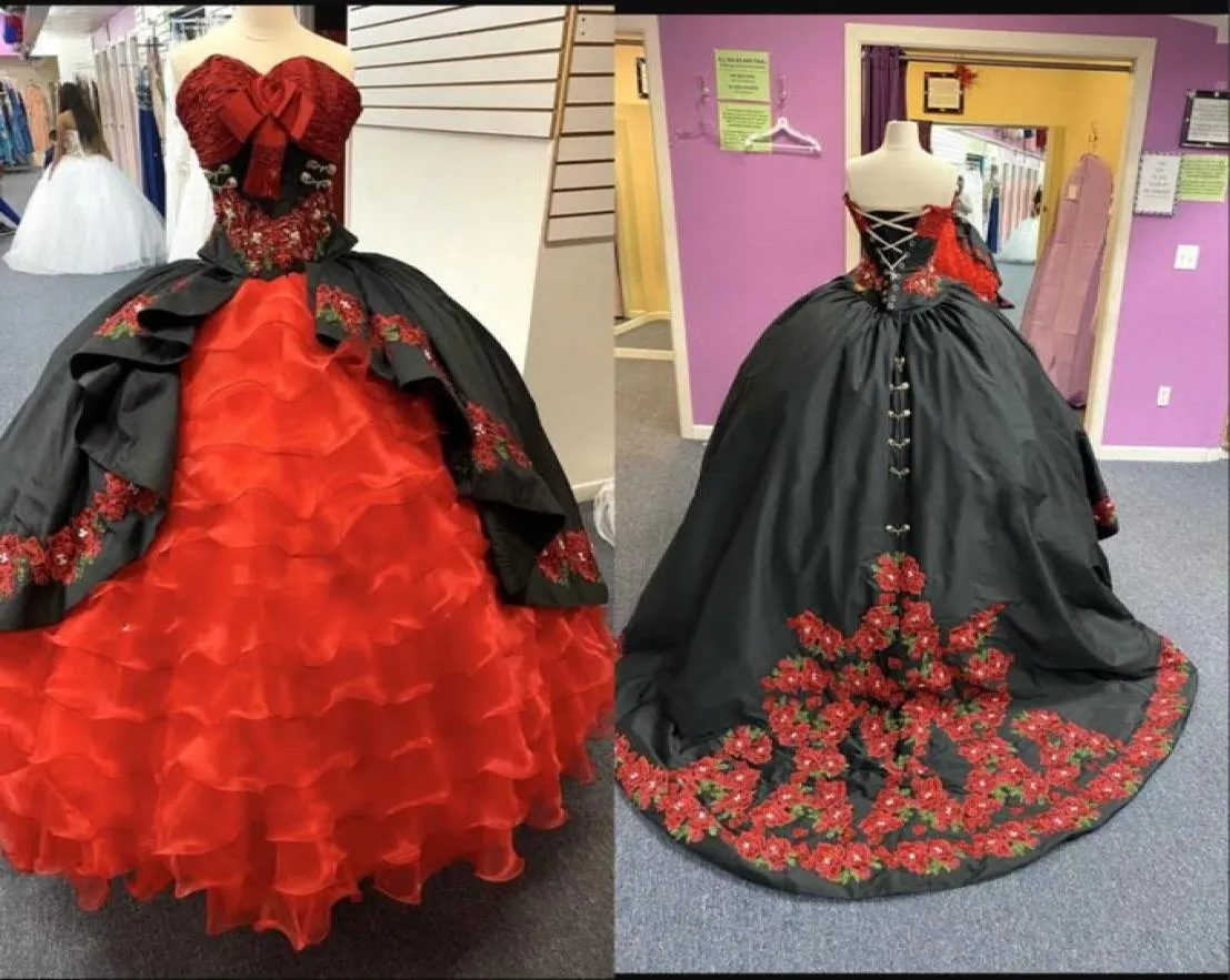 Schöne schwarze und rote Blumenblumen-Quinceanera-Kleider mexikanischer Charro-Schatz-Perlen-Kristallsatin-Ballkleid Vestido de Swe7381019