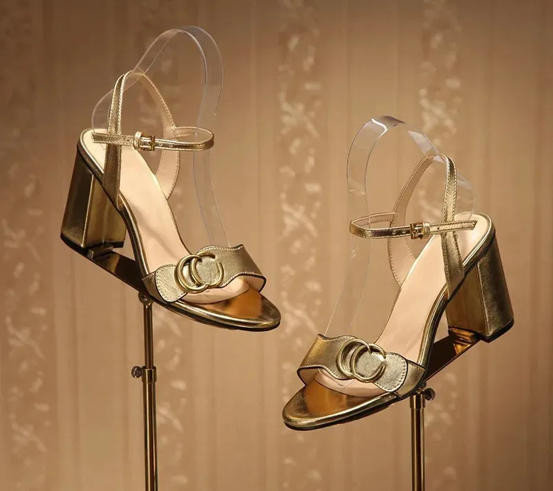 5-7-10cmデザイナースリッパサンダルレザースリッパサンダルハイヒールファッショナブルなビーチフロップフロップフローラルバスルームストライプ夏の女性スリッパ黒い白い靴