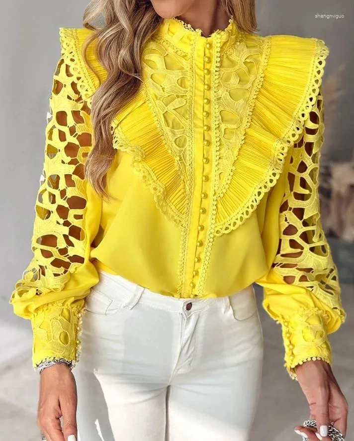 Женские блузки Красивая девушка Контрастная кружевная рубашка с рюшами и пуговицами спереди Одежда в наличии