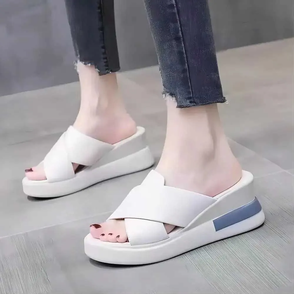 Slipare mode andas kvinnor sandaler sommaren 2023 Ny elegant utomhusmjuk glid på skorskor för kvinnor kvinnliga H240325