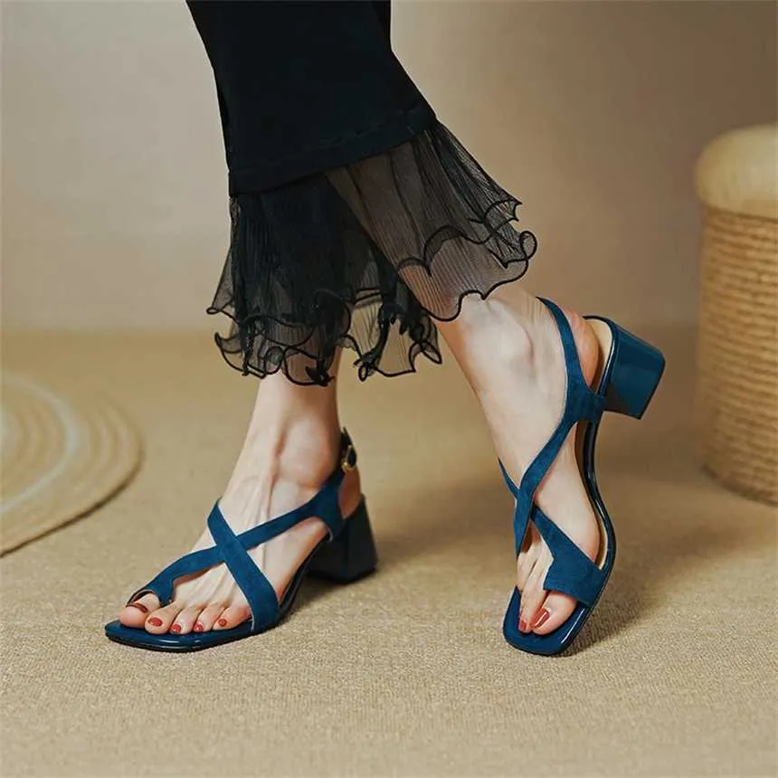 Top sandalias de verano para mujer, sandalias de cuero suave con tacones gruesos y punta cruzada para mujer, zapatos elegantes medios de estilo de hadas a la moda 240228