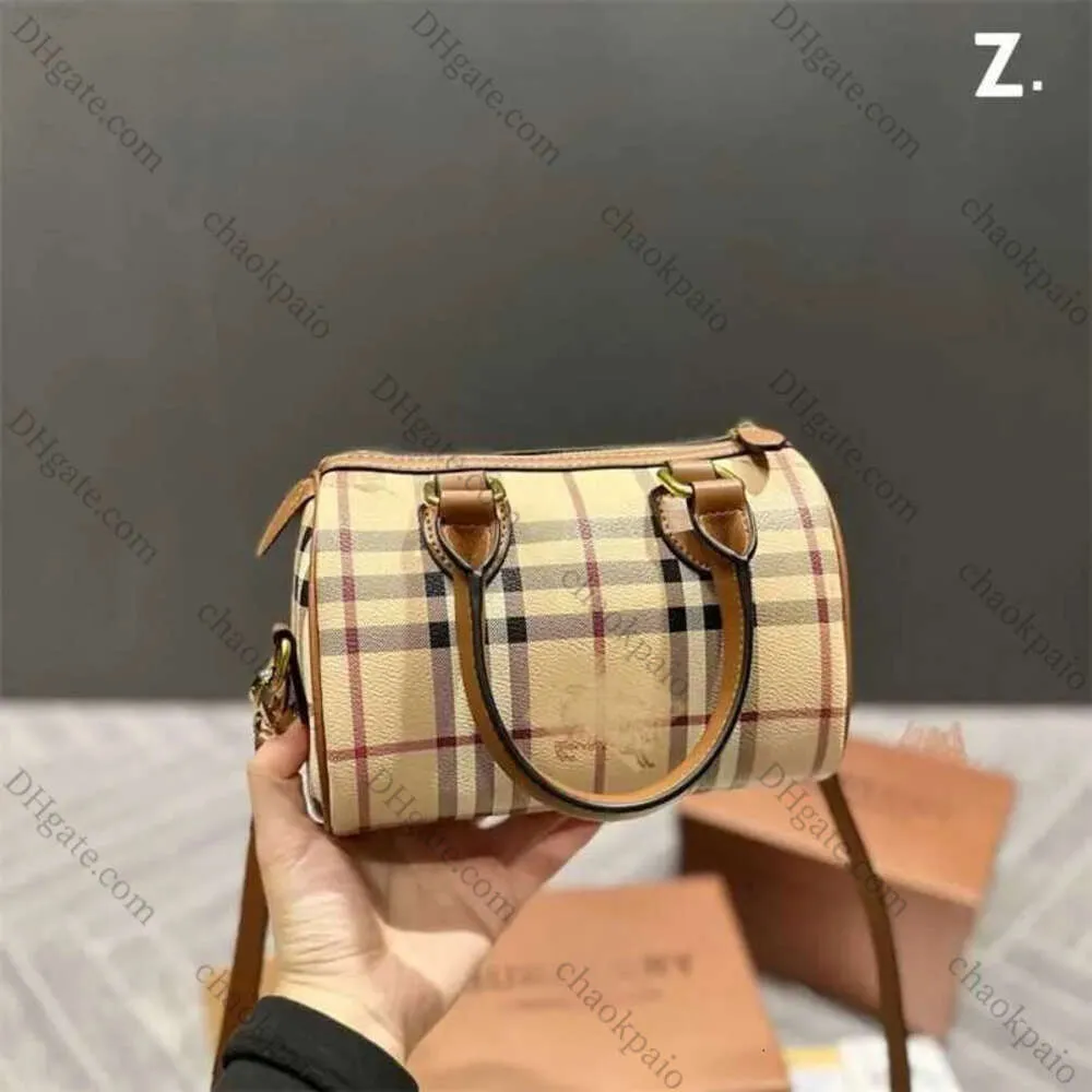 2023 New Fashion Bag Luxury Designer Womens Boston Bag Fashion Versatile Classic Plaid Simple Large Capacity