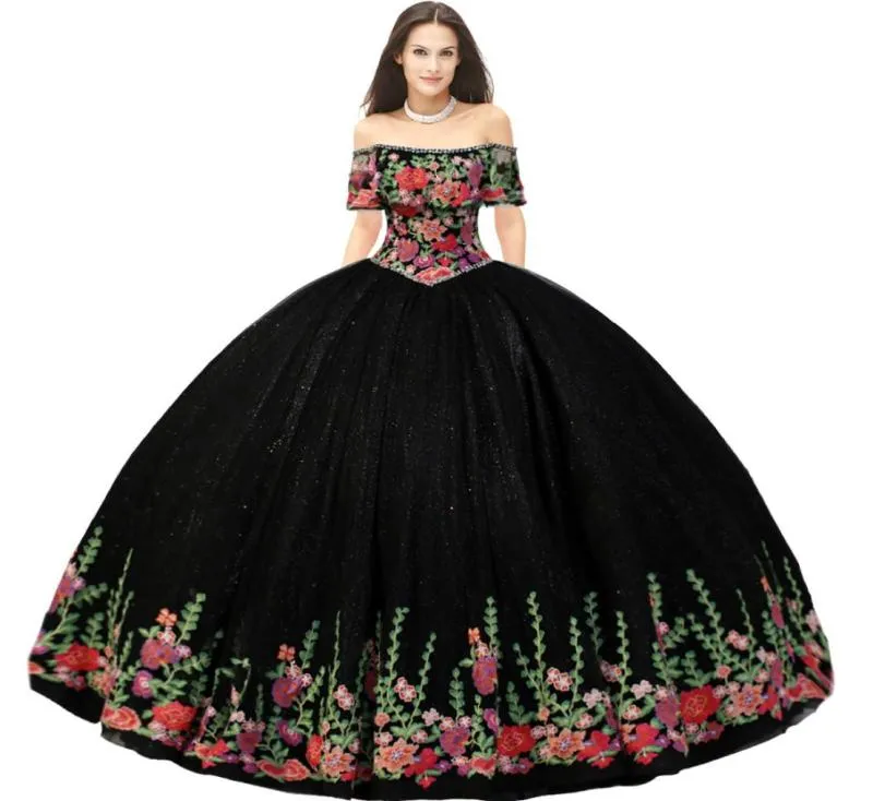 Pretty Omuz Taraklı Boyun Parlak Tül Tül Quinceanera Elbise Siyah Renkli Bohemia Çiçek Aplike Tatlı 16 Elbise Debutante6133555