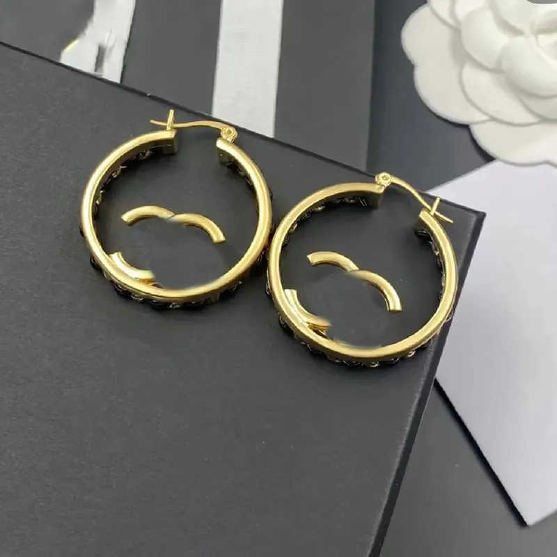 Lettres élégantes Stud Real Luxury Designer Moucrains d'oreilles en cuir cerce d'oreille en cuir Femmes Boucle ronde Loop Drop Oreilles femme Jewerlry Gold plaqué Huggie C Hoops