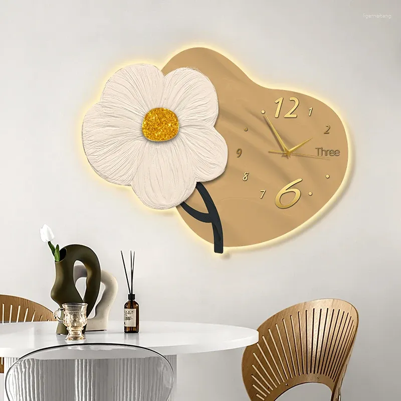 Horloges murales Peinture décorative Simple Nordic Flower Clock LED Light Chambre Lumineuse Mode Salon