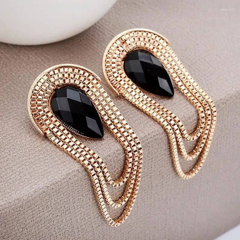 Baumelnde Ohrringe 2024 Big Fashion Retro Scalloped Metal Schwarz Imitation Kristall Lange Quaste Großhandel Frauen Schmuck