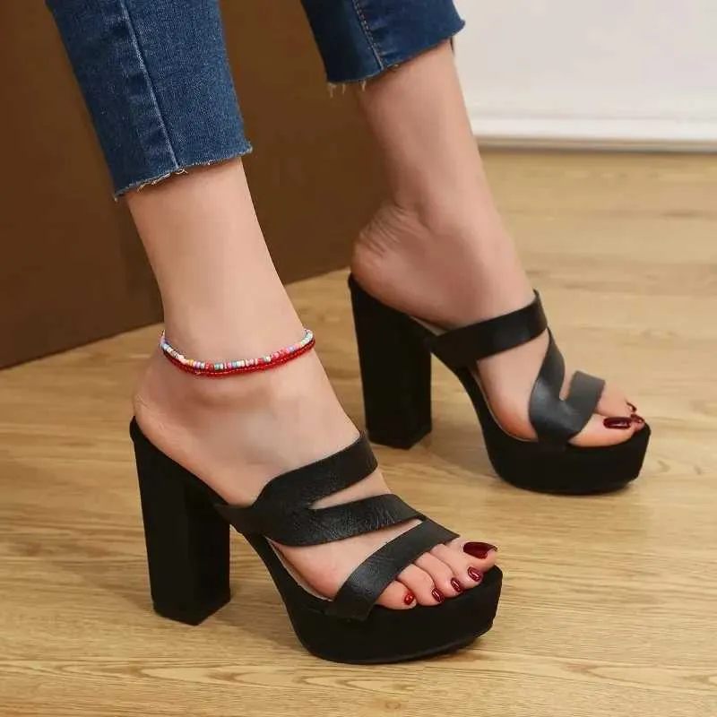 Slippers Slippers Women Retro Sandals Summer High Heel Platform Woman Fashion Outdoor Bright Leather Comfort Peep Toe Casual H240327