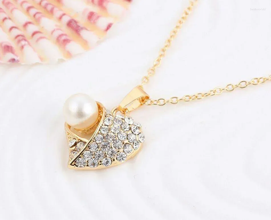 Pendant Necklaces Trend Alloy Love Necklace Women's Fashion Niche Design Simple Clavicle Chain And Versatile Jewelry Unique