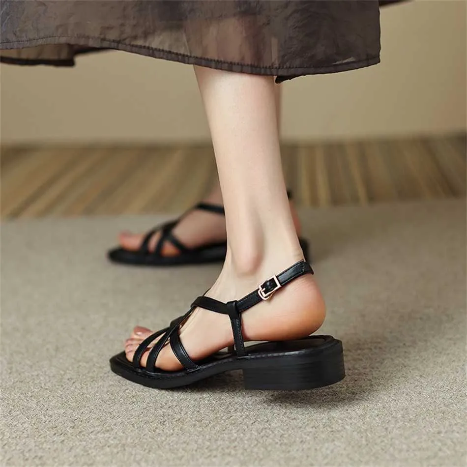 Sandálias romanas marrom quadril para mulheres com fundo plano estilo fada saltos grossos tiras de couro macio sapatos femininos 240228