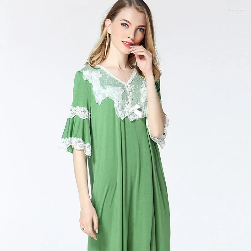 Kobietowa odzież sutowa Koronkowe sukienki księżniczki Kobieta Summal Floral Patchwork Nightgown Lady Elegant Sleep Sukienka L17046