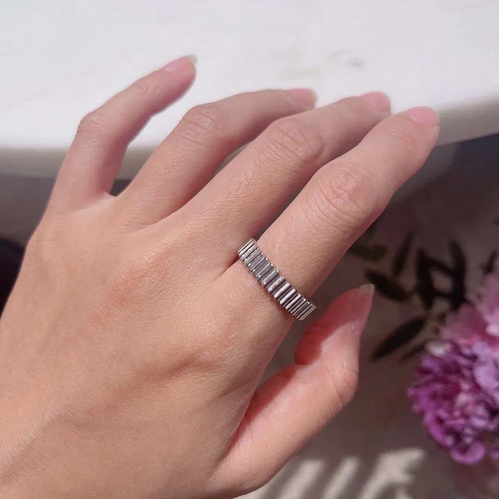 Fashion Classic Striped Metal Neutral Ring Simplicity Women High-end Texture Fashionable Accessories Couple Gifts Luxury Jewelry