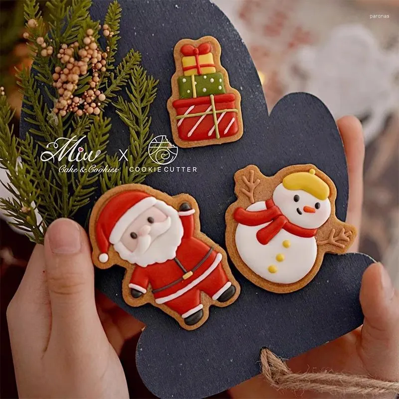 Baking Moulds Christmas Santa Claus Shape Cookie Cutter Xmas Snowman Gift Pattern Biscuit Stamp Party Decor Plastic Hand Pressed Mold