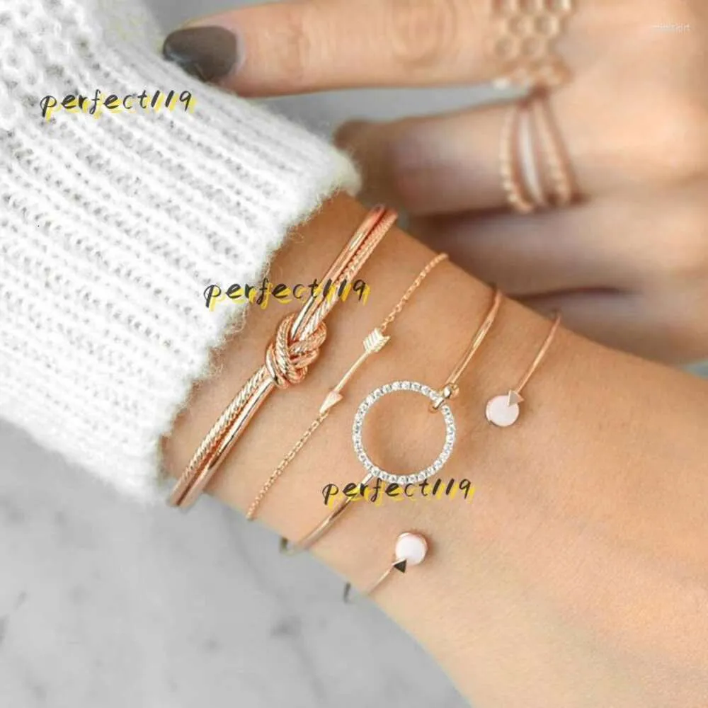 Bangle Bangle 4pcs/sets Fashion Simple Womens Fashion Round luxury Bracelet Jewelry For Female Party Wedding Bangles 2024 Designer Bracelet Jewelry