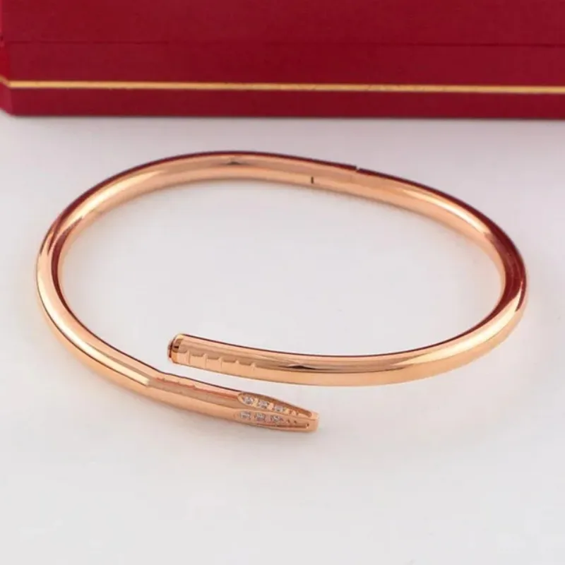 Классический стиль просто дизайнерский браслет для ногтей Бэндж Бэнг -Золото.