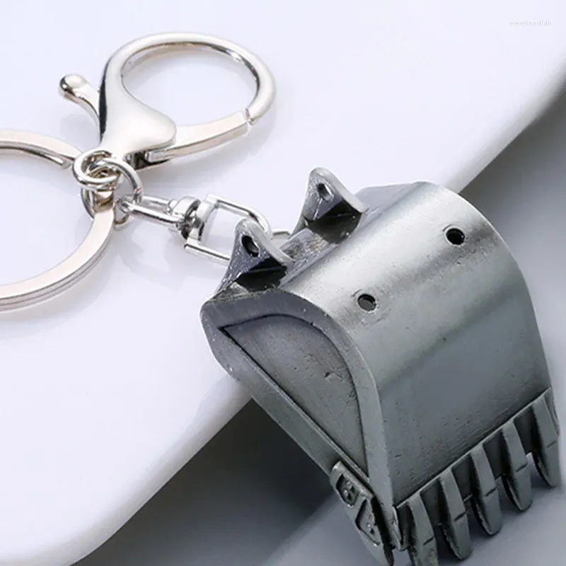 Keychains Creative Alloy Bulldozer Keychain Stereo Excavator Tools Car Key Metal Ring Pendant Accessories Men Mini Simulation Machine