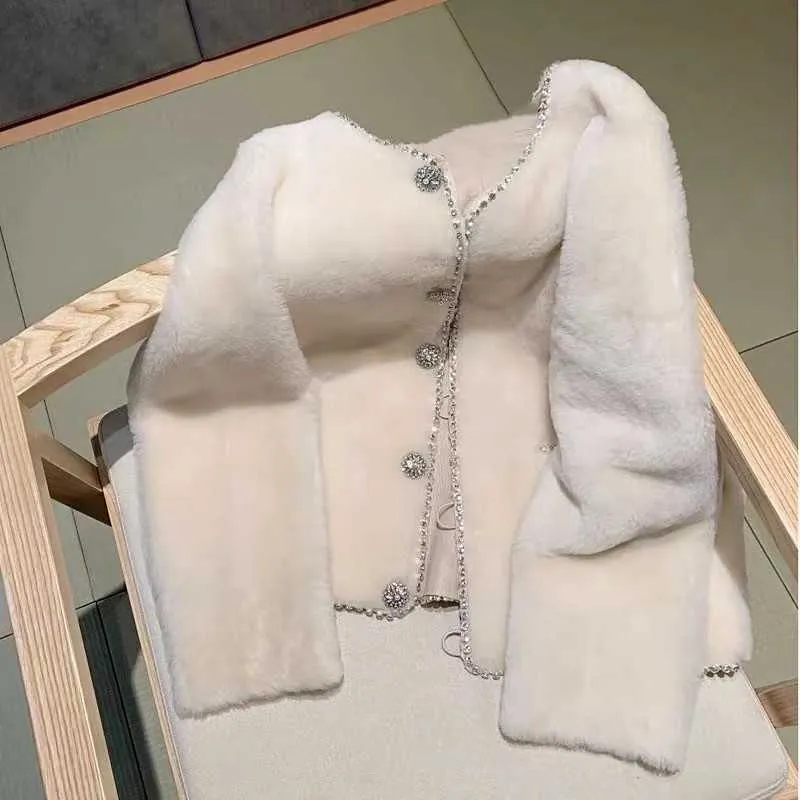 Kvinnors päls faux päls xiaoxiangfeng tung industri inlagd diamant imitation lamm päls integrerad päls för kvinnor vinter kort stil temperament mink päls kappa