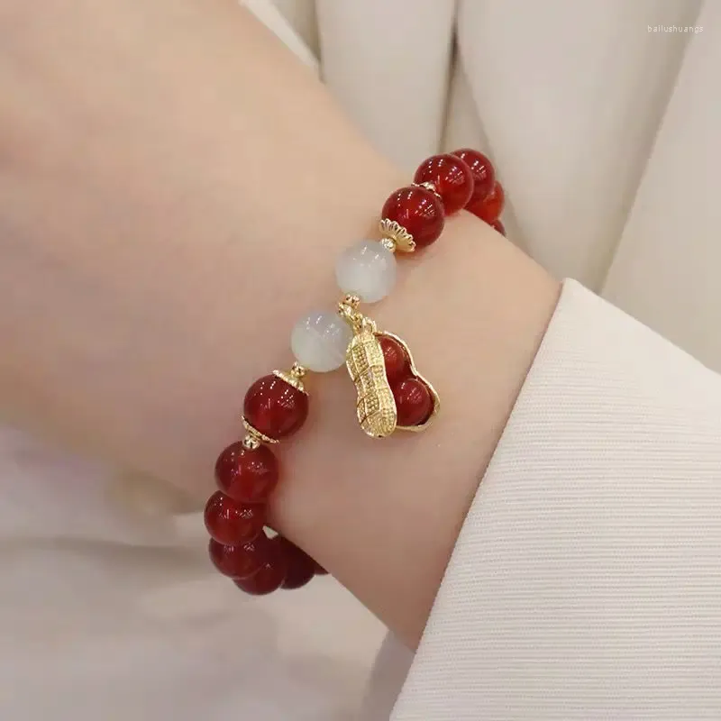 Strand Year Lucky pärlstav armband eleganta röda pärlor jordnöt hänge charm armband kinesiska stil smycken för kvinnliga festival gåvor