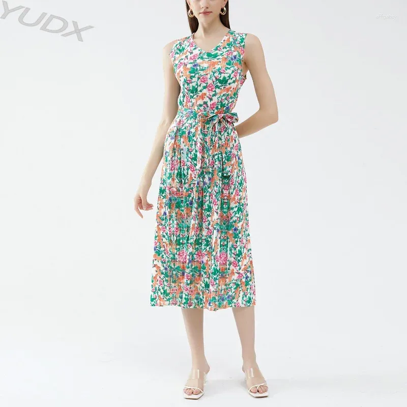 Casual Dresses Fashion Floral Pleated Women's 2024 Summer High midja bunden ärmlös A-Line Mid-Längd Dress V-hals Skärmmodeller