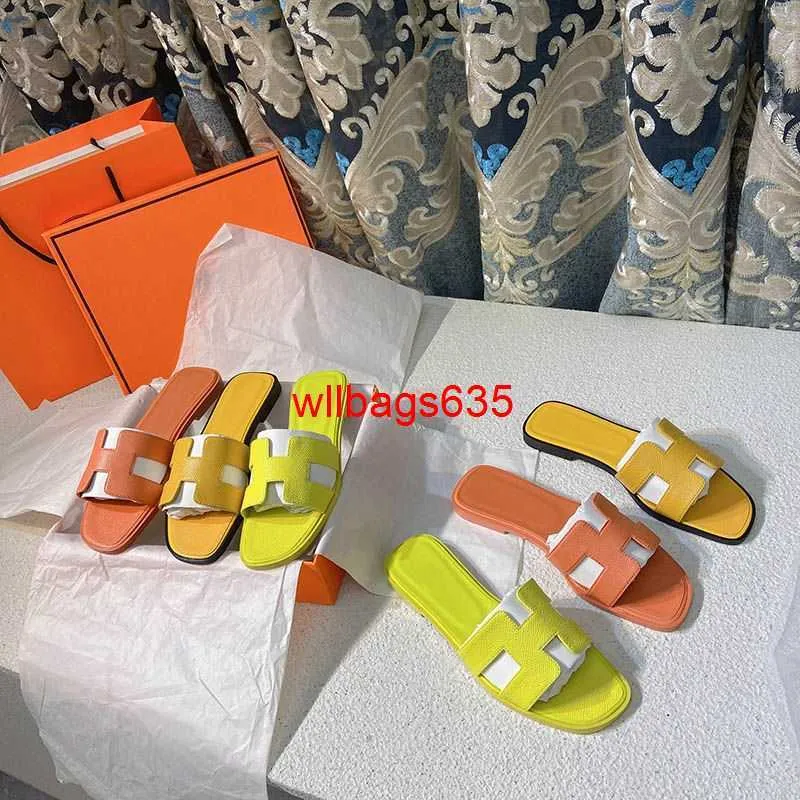 Sandales en cuir Oran Slippers Fomens HB HB Pantanes à fond plat pour femmes 2024 Station européenne Nouveau Couier authentique One Line Trawl Red F Have Logo X3S1