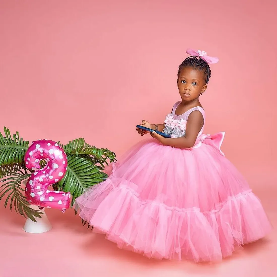 2024 Pink Flower Girl Dresses Commonion Dress Juvel Tiersed Tulle Ball Glows Queen Birthday Dress Appliced ​​spetspärlor pärlor pärlor för Nigeria Black Girls NF134