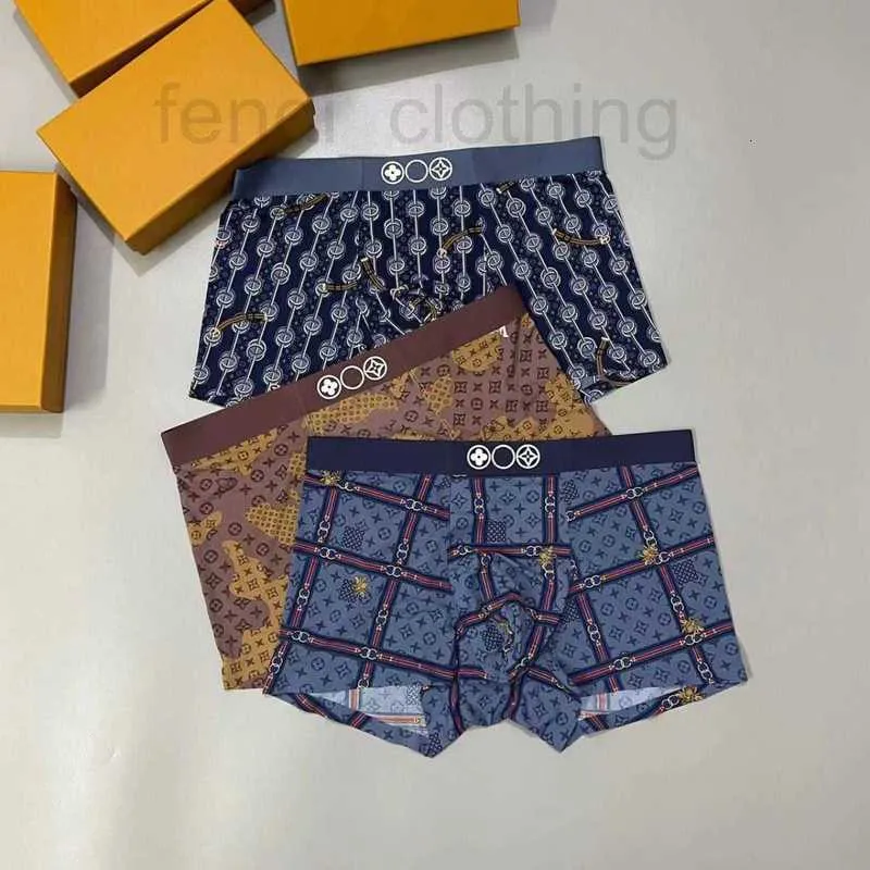 Underpants Designer Marke Sommer Dünne Männer -Eisseide -Unterwäsche ohne Spur schnell trocknen personalisiertes Schweiß Docht und atmungsaktive flache Shorts 3pcs/Los