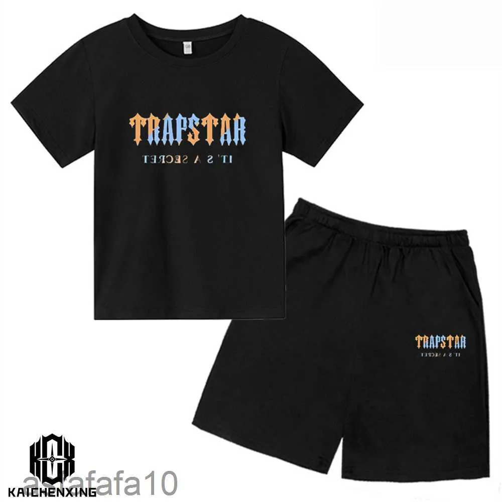 Ensembles de vêtements Été Trapstar Tshirt Enfants Garçons Shorts de plage Streetwear Survêtement Hommes Femmes Vêtements Vêtements de sport pour filles L230630 5QBT