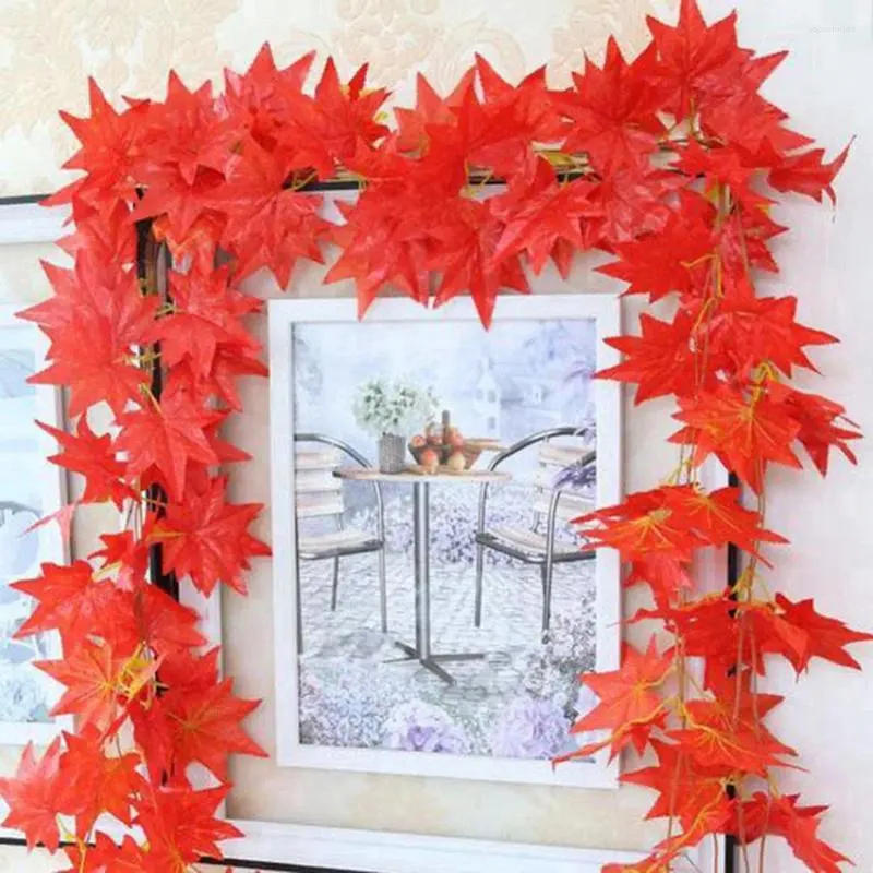 装飾的な花12pcs人工メープル葉のつる植物秋の飾りDIYガーランドパーティーホームウェディングウォール装飾感謝祭ギフト