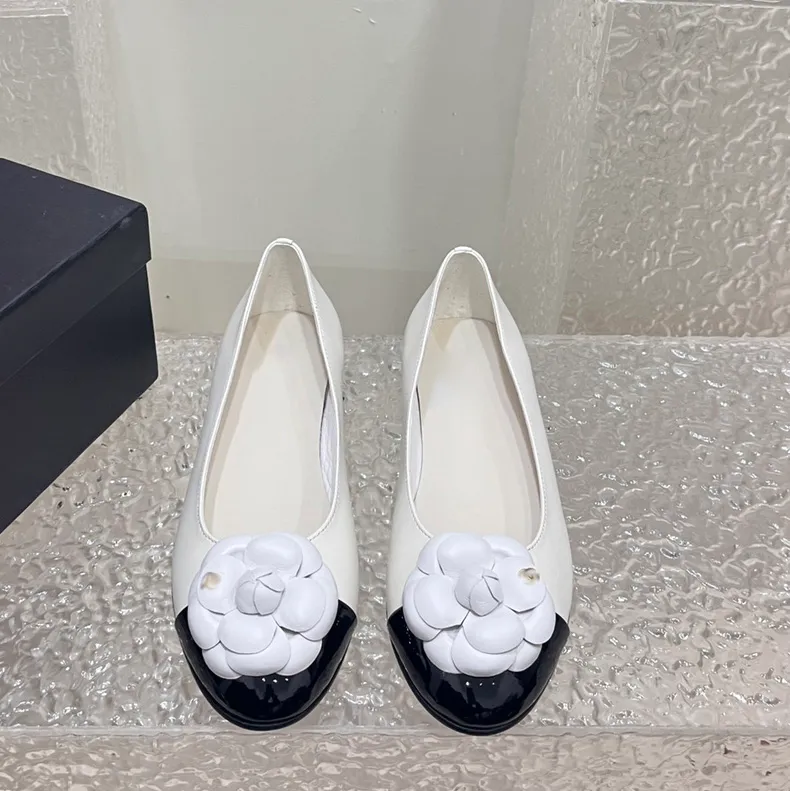 Kvinnor Camellia Dress Shoe Round Toes Designer Shoes Patchwork Flat Heel Ballet Pumpar Elegant Spring and Autumn Single Shoes for a Gift