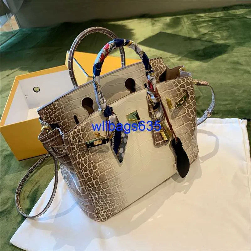 DHgate Tote Bags Himalaya Crocodile Handbag Genuine Himalayan White Crocodile Pattern Bag 2024 Springsummer New Trendy Womens Bag Small Bag Cross S have logo HB7WA1 Bags Luggage Accessories