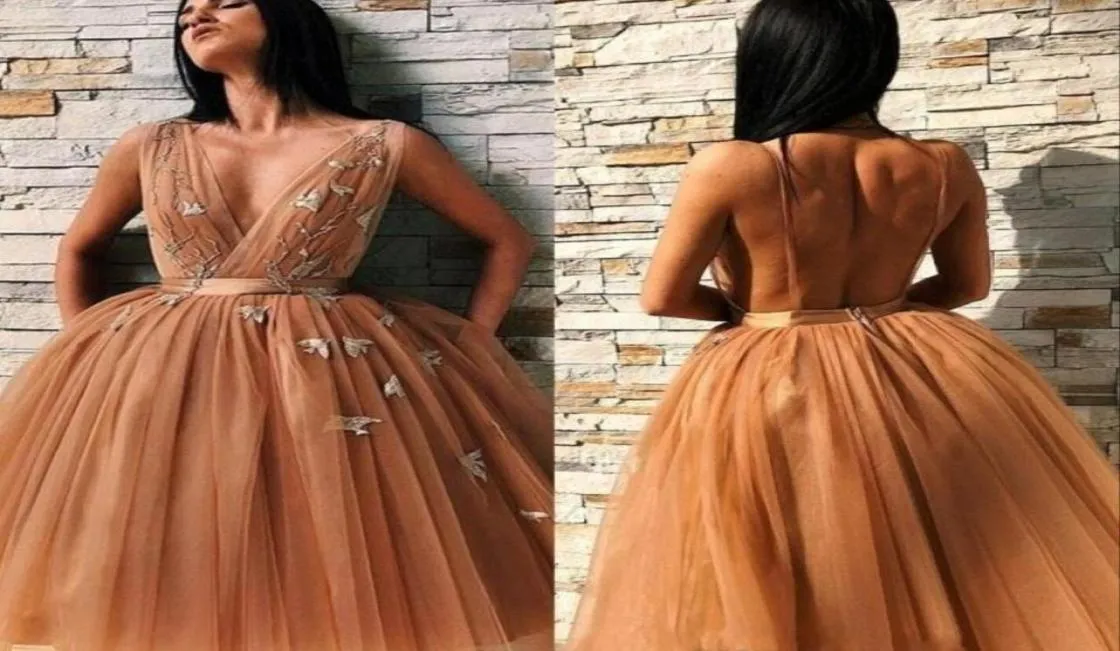 2019 curto mini champanhe ouro vestidos de baile profundo decote em v sem mangas uma linha tule babados abertos nas costas plus size festa coquetel g6105649