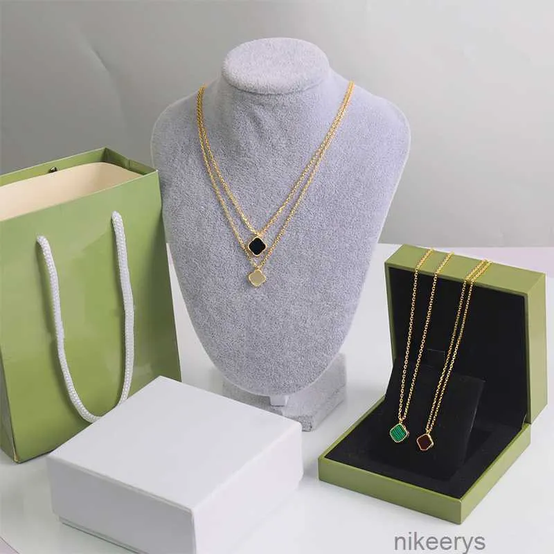 Fashion Mini Pendant Necklace Designer Necklaces Womens Jewelry Fritillaria Clover Design Gold Color Elegant Temperamental QV48