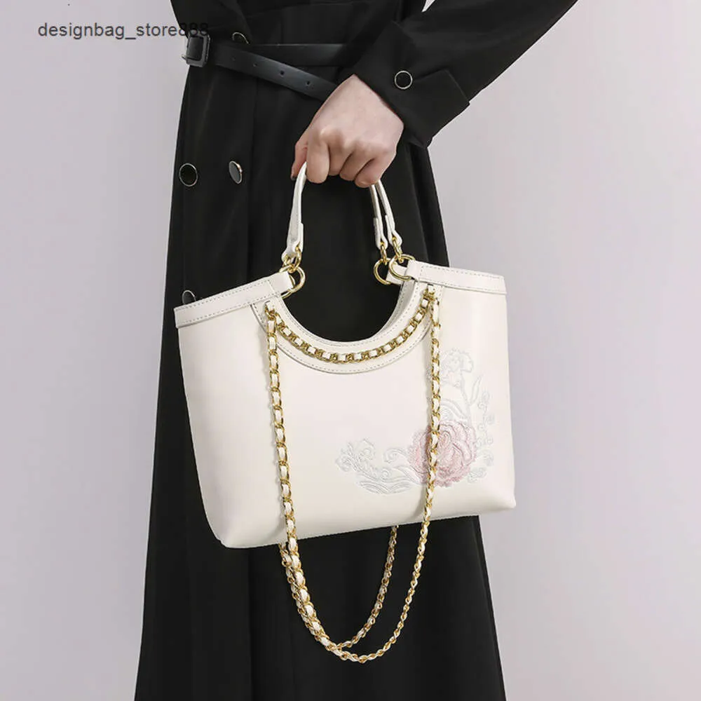 Wholesale Retail Brand Fashion Handbags New Chine Underarm Bag Commuting High End Style Embroidered Chain Tote Mom Large Capacity Qipao