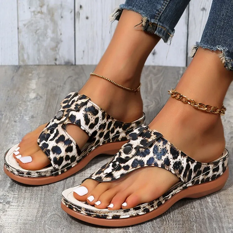 Sandales Rimocy Sexy Leopard Print Clip Toe Toe Slippers Femme 2022 Plateforme d'été Flip Flip Flip Femme Plus taille 43 cales