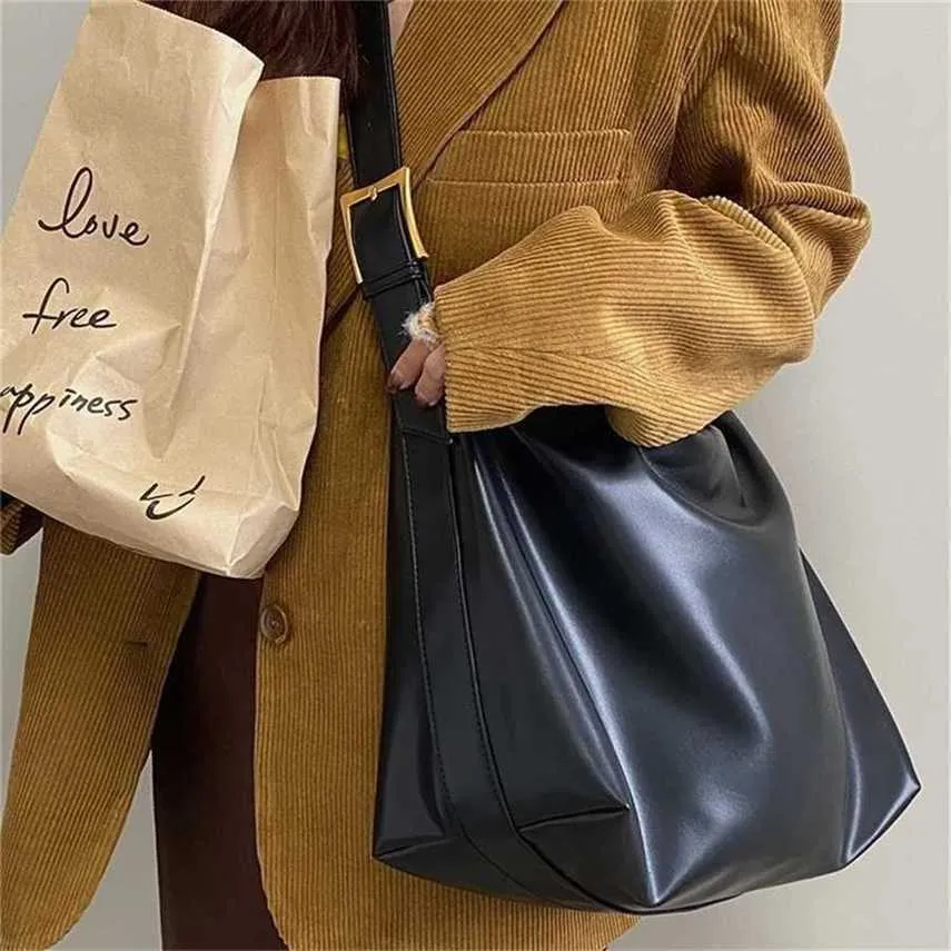 DHgate Sumptuous Faux Leather Crossbody Bag Stylish Soft and Spacious for Modern Women Bags Luggage Accessories
