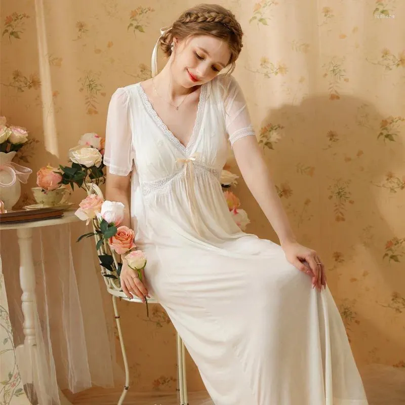 Kobietowa odzież sutna francuska księżniczka Nightdress Summer Girl krótkie koronki Seksowne czyste piżamy w szyku w szyku z klatkami na piersi