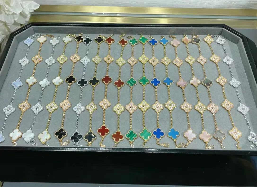 Van Jewelry Designer V Gold Four-Leaf Clover Multiplex Armband Laser Diamond Multi-Color Armband Holiday Souvenir Presentlåda och presentförpackning