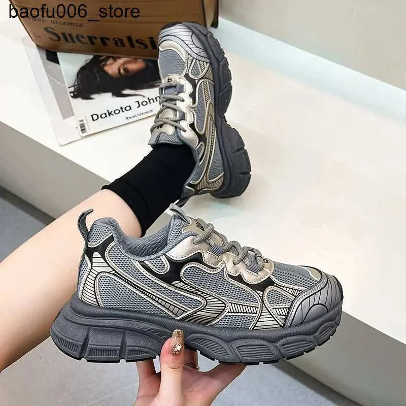 Casual Shoes Spring and Autumn Casual Running Shoes Fashionable Womens Sports Shoes Designer Mönster Kontrast Färgmask Vulkaniserade skor Q240320