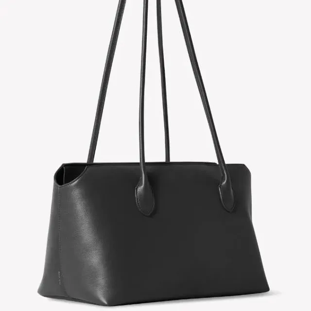 トートバッグ KARA FW23 Black nappa leather handbag (HB275H2119 BLKWHT) 629240_11.jpg?quality=80&bg-